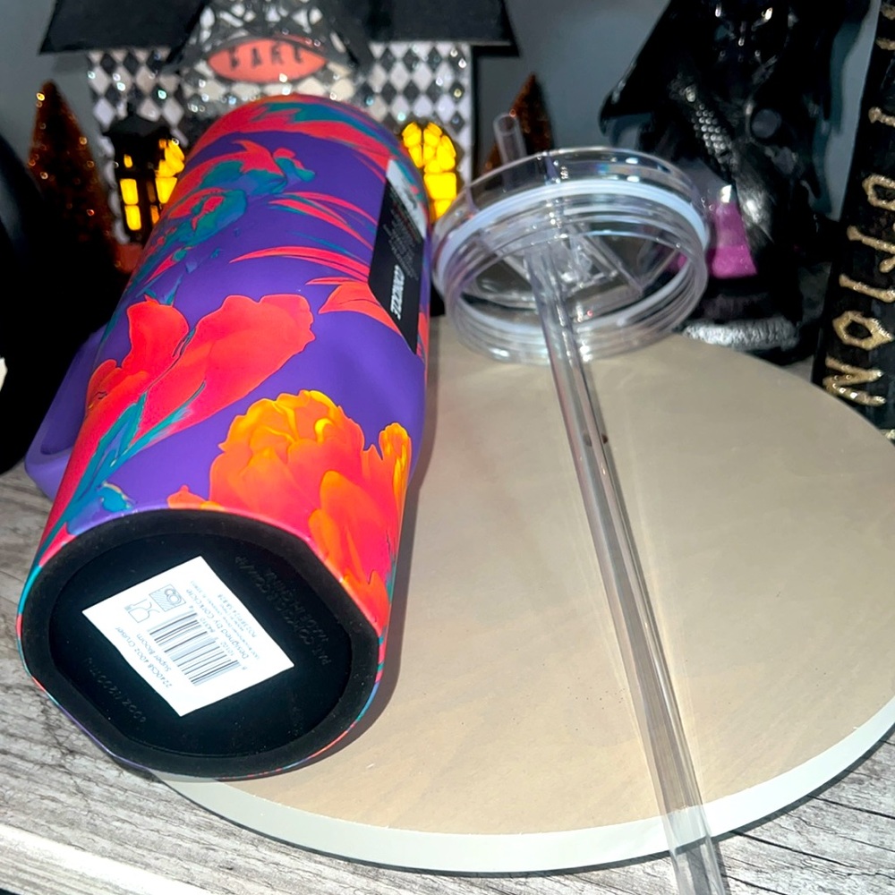 ❣️NWT❣️ 🌺🌸SUPER BLOOM🌺🌸 40 Oz CRUISER
INSULATED TUMBLER WITH HANDLE - Picture 5 of 6